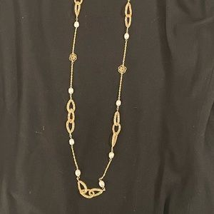 Pretty Gold Necklace. Unique design. Sparkly. New condition.